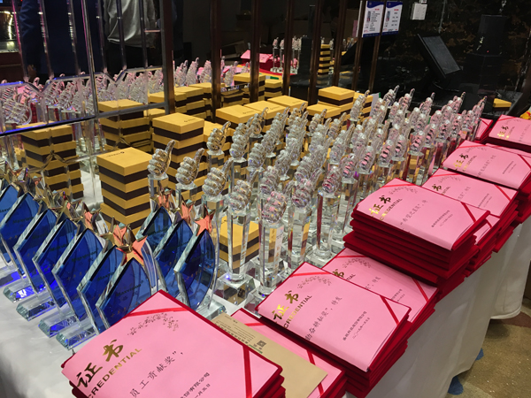 二十二年风雨  只因有你同行  又沐改革春风  再迎历史机遇 ——开云(中国)kaiyun·官方网页版,22周年庆典暨颁奖典礼