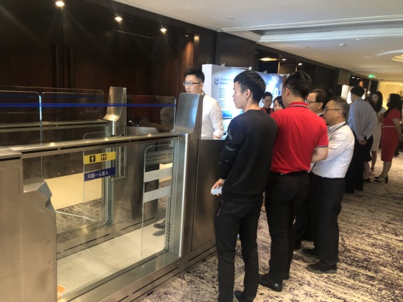 开云(中国)kaiyun·官方网页版,参加上海峰会，开启智慧机场服务新格局