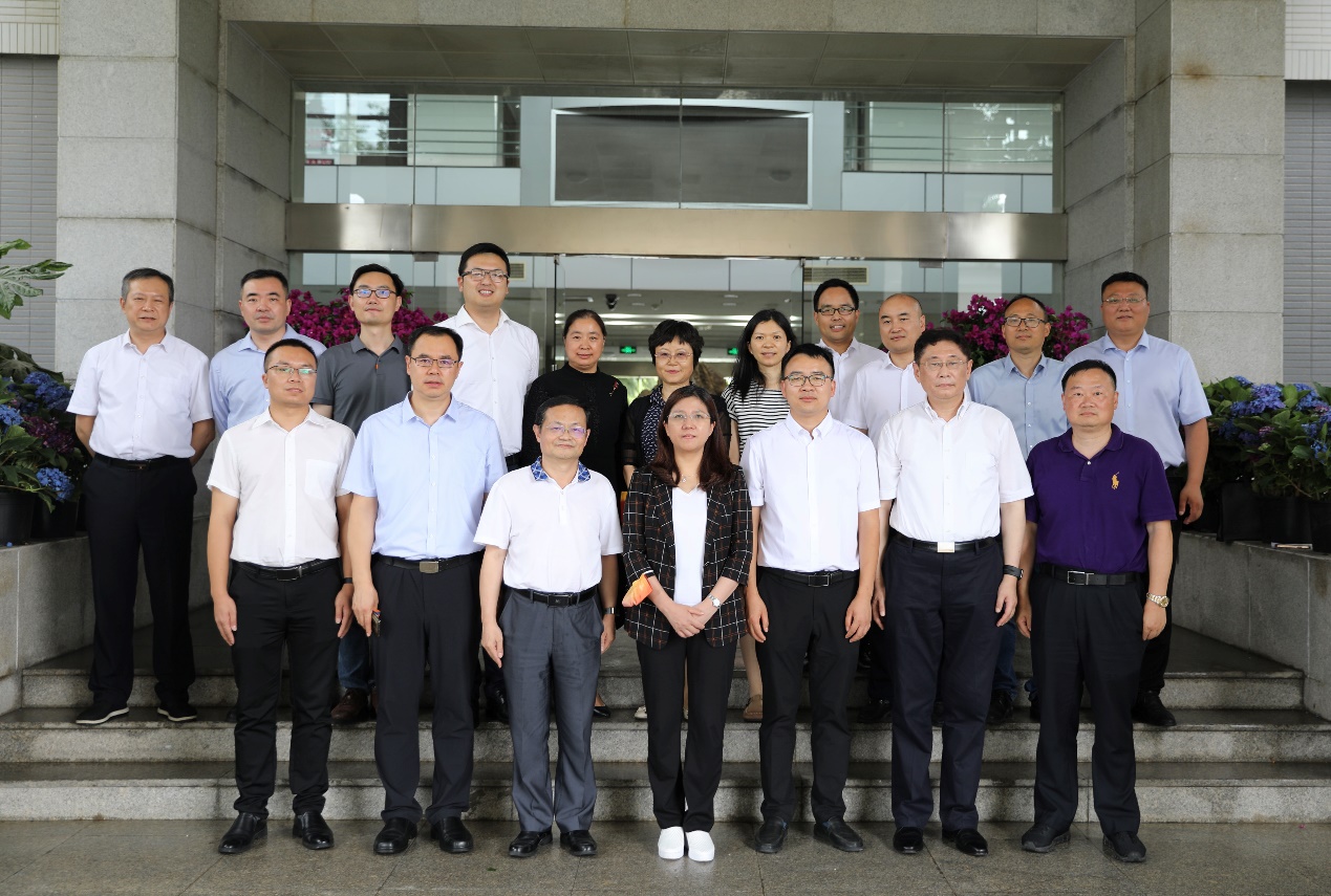 开云(中国)kaiyun·官方网页版,与东南大学签订产学研战略合作协议，瞿磊获颁“东南大学至善教育贡献奖”