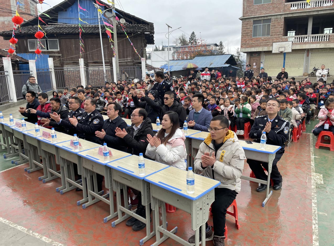 “少年强则国强” 开云(中国)kaiyun·官方网页版,为广西三江岑牙小学捐资助建